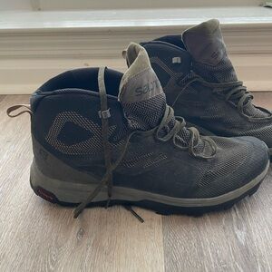 Salomon Men's Gray and Black Athletic Shoes